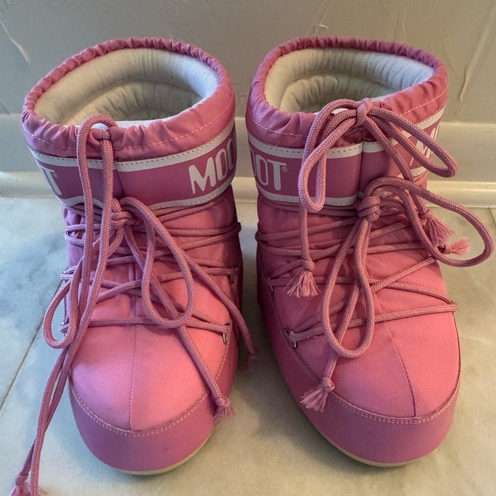 Moon boots